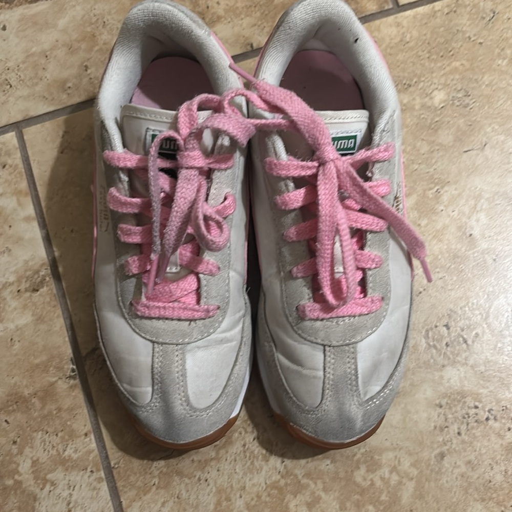Girls Puma shoes - Picture 2 of 4